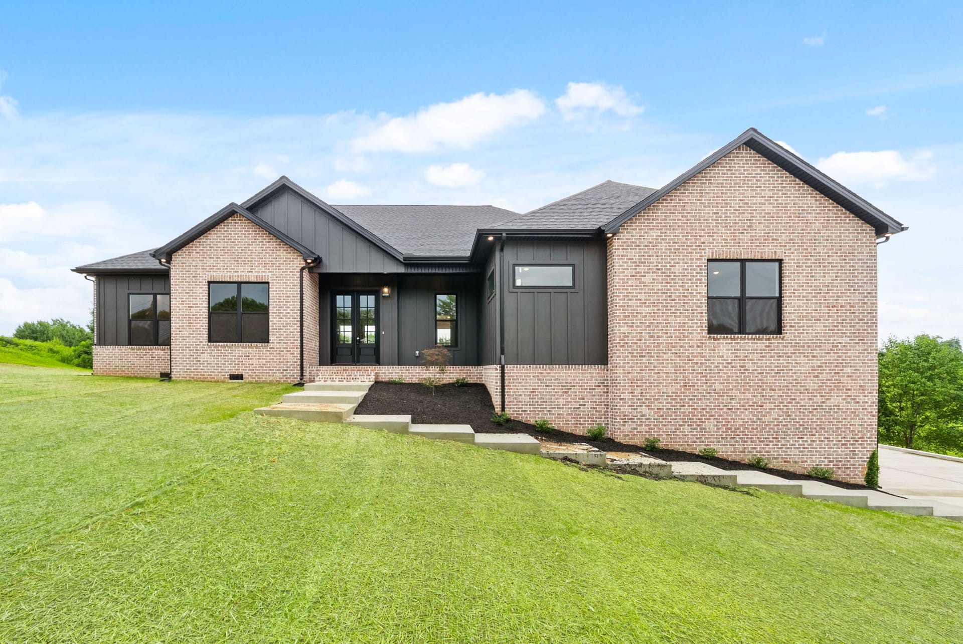 1215 Hill Ln